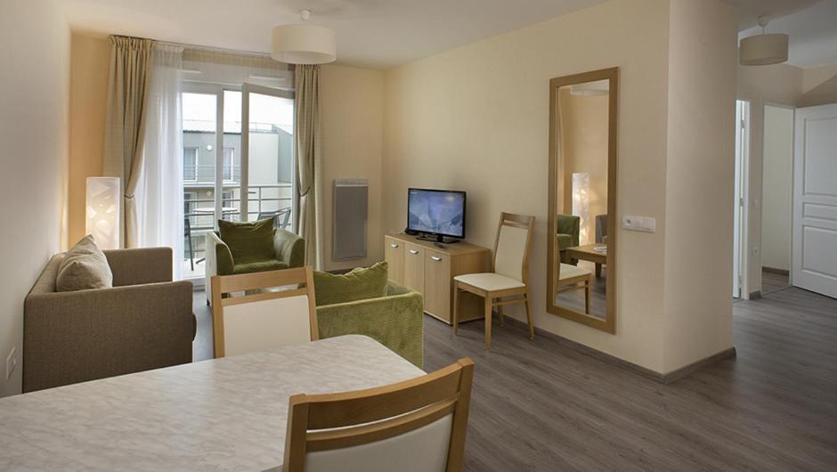 Aparthotel Domitys Le Pavillon De Diane Thionville Exterior foto